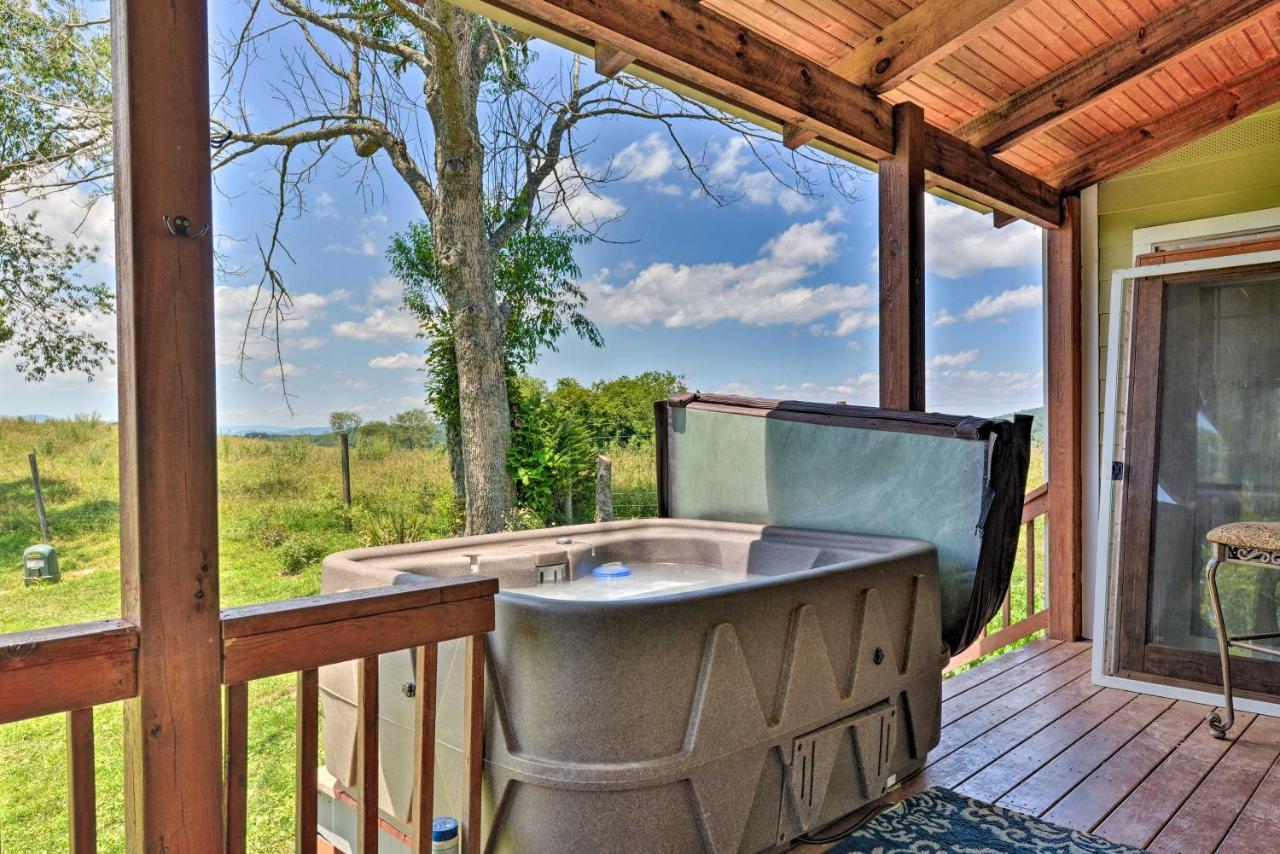 Charming Galax Retreat With Wraparound Deck! Villa Luaran gambar